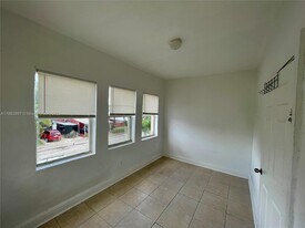 1060 NW 47th St in Miami, FL - Building Photo