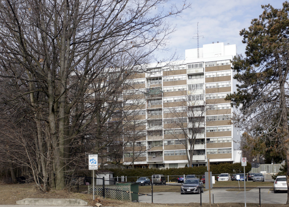 Arbour Glen in Oakville, ON - Building Photo