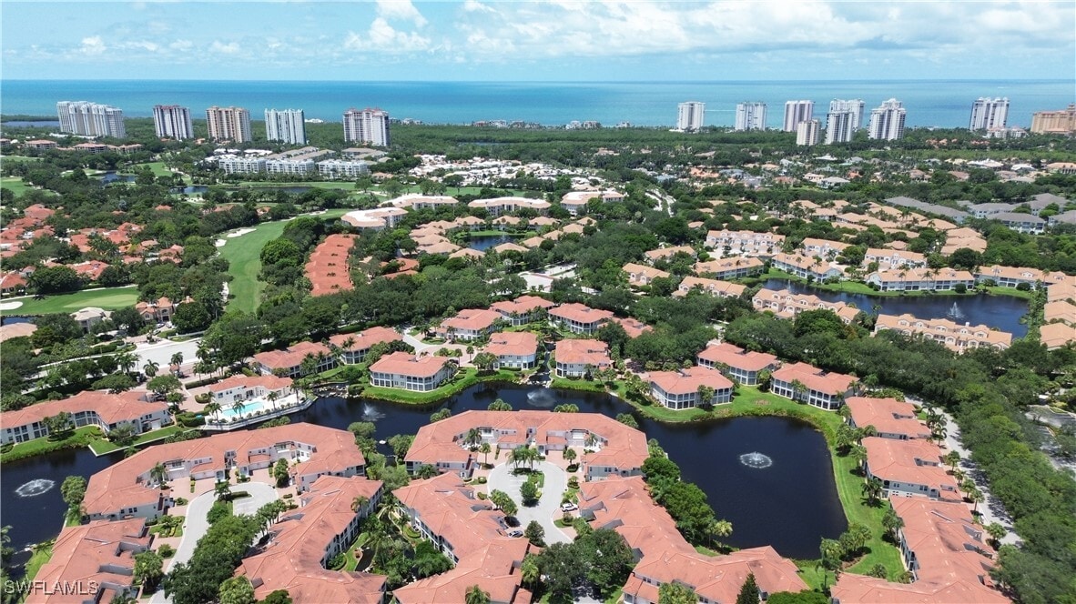 700 L'Ambiance Cir in Naples, FL - Building Photo