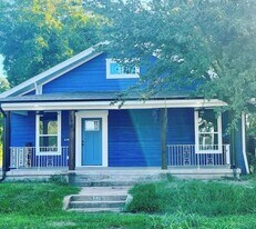 3423 S Harwood St in Dallas, TX - Building Photo