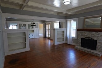 115 E Jefferson in Pomona, CA - Foto de edificio - Building Photo