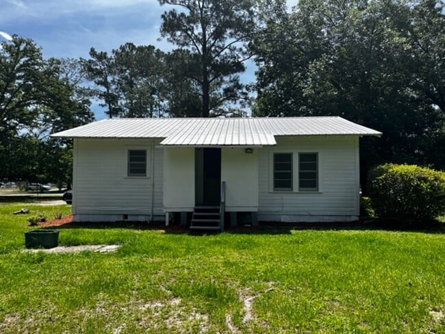 104 Azalea Dr in Crawfordville, FL - Building Photo - Building Photo