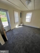 215 N Railroad Ave in Mechanicsburg, PA - Foto de edificio - Building Photo