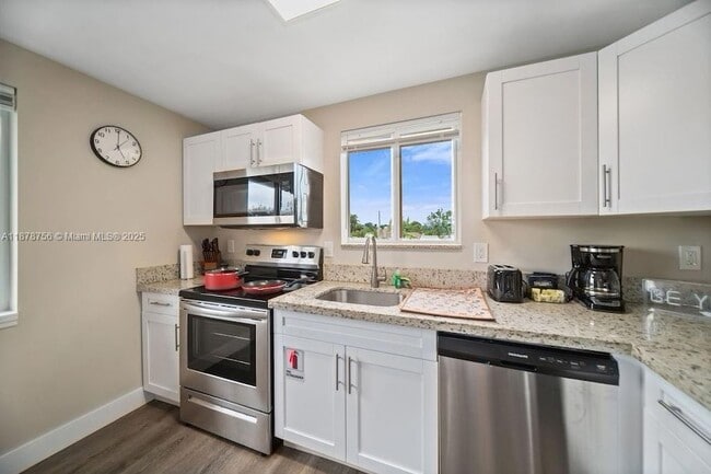 2311 Scott St, Unit 4 in Hollywood, FL - Building Photo - Building Photo