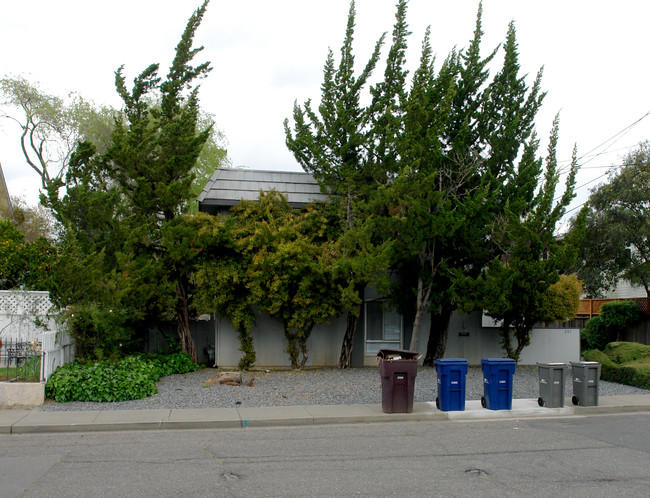 207 Piper St in Healdsburg, CA - Building Photo - Building Photo