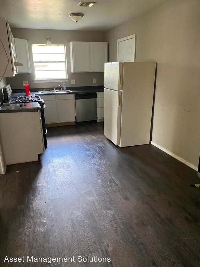 3024 Hillside Dr photo'