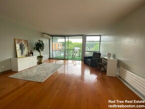 60 Babcock St, Unit 28 in Brookline, MA - Building Photo - Building Photo