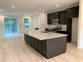 302 Arose Ln in Middletown, NJ - Building Photo - Building Photo