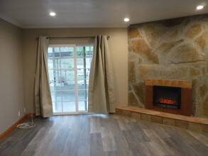 11117 Hadler Dr in Sylmar, CA - Foto de edificio - Building Photo