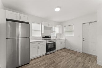606 S 13th St in Fort Pierce, FL - Building Photo - Building Photo