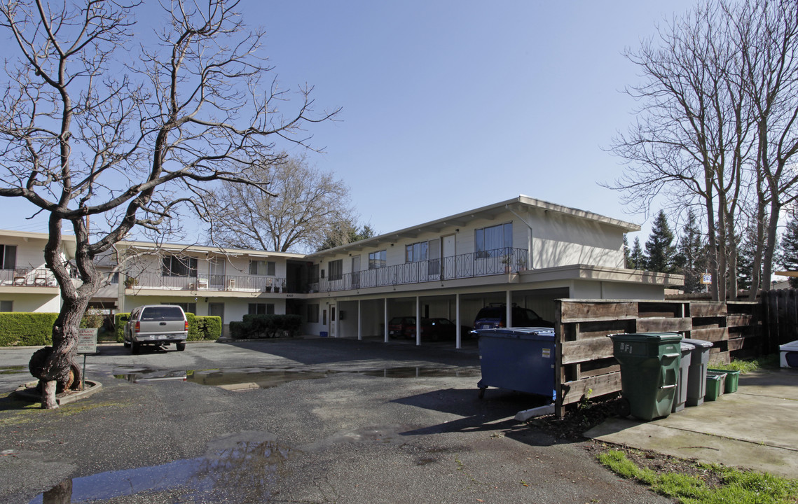 640-650 Coleman Ave in Menlo Park, CA - Building Photo