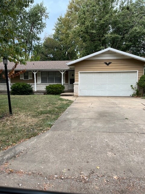 2545 S Nettleton Ave in Springfield, MO - Building Photo