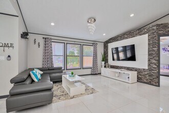 6719 Lawrence Woods Ct in Atlantis, FL - Building Photo - Building Photo