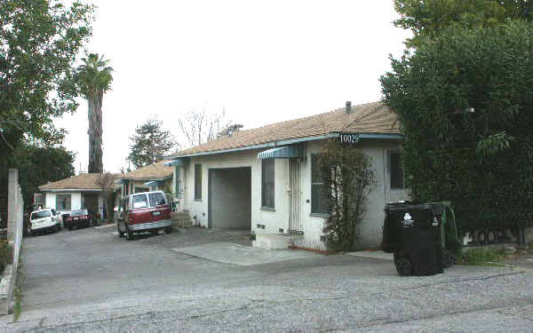 10029 Pinewood Ave in Tujunga, CA - Building Photo