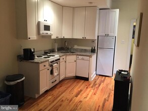 170 Grape St in Philadelphia, PA - Building Photo - Building Photo