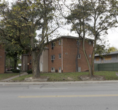 Cleveland Oaks in Columbus, OH - Foto de edificio - Building Photo