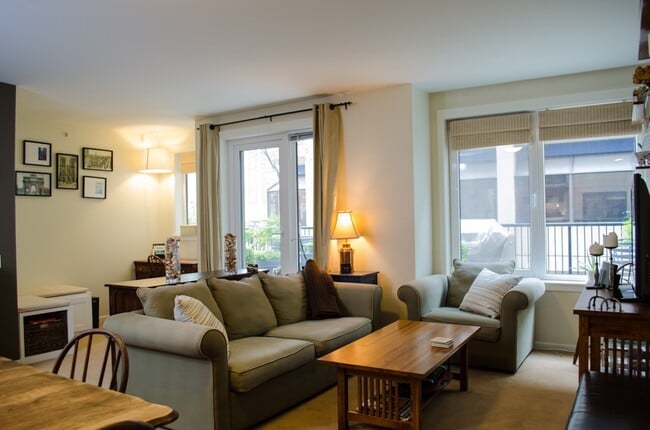 2721 1st Ave, Unit 208 in Seattle, WA - Building Photo - Building Photo