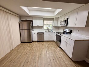 190 Moonstone Ct in Port Orange, FL - Building Photo - Building Photo
