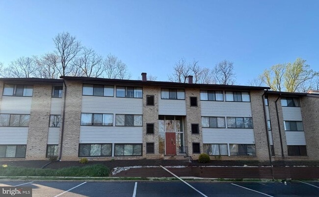 property at 140 Royal Oak Dr