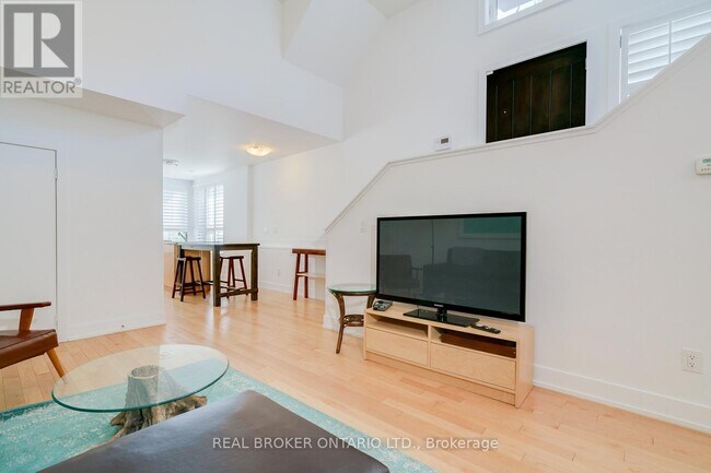 207 Beverley St in Toronto, ON - Building Photo - Building Photo