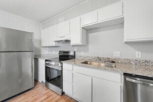 1037 S Happy Hollow Rd in Fayetteville, AR - Building Photo