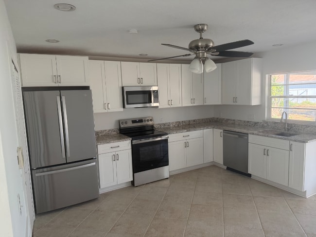 430 14th St SW in Vero Beach, FL - Building Photo - Building Photo