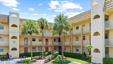 8345 Sunrise Lakes Blvd in Sunrise, FL - Building Photo - Building Photo