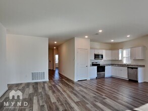 5549 Ladytown Ln in Crowley, TX - Foto de edificio - Building Photo