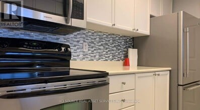 101 Subway Crescent in Toronto, ON - Building Photo - Building Photo