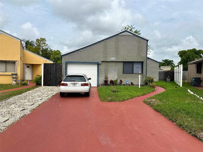 2410 SW 87th Terrace in Miramar, FL - Building Photo - Building Photo