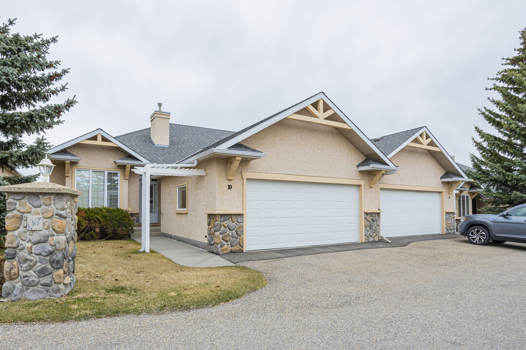 Bow Ridge Court in Cochrane, AB - Building Photo