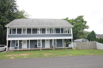 11 Hildreth Ave, Unit Ground Floor in South Hadley, MA - Building Photo - Building Photo