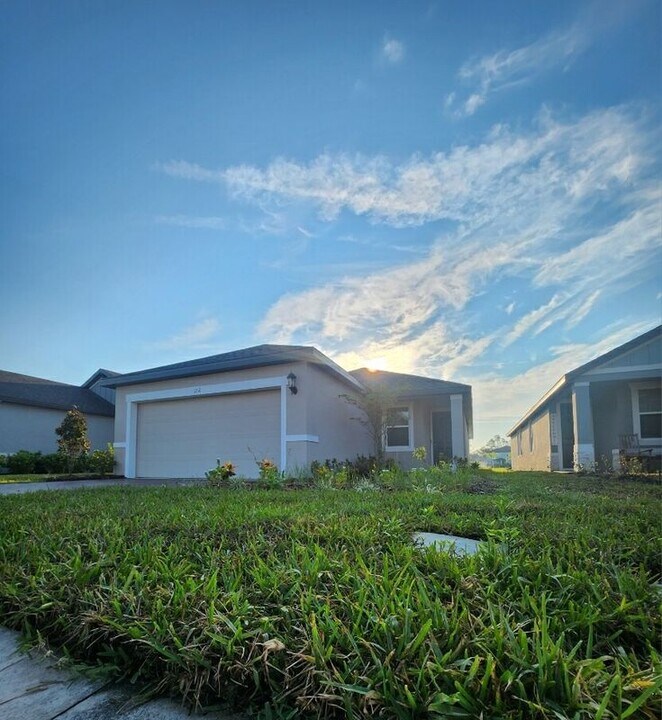 112 Links Ter Blvd in Daytona Beach, FL - Building Photo