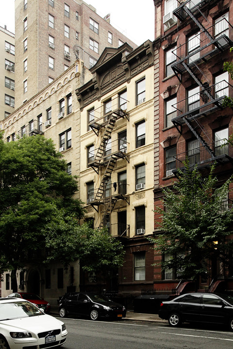 209 E Tenth St in New York, NY - Foto de edificio