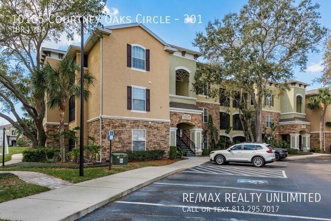 10105 Courtney Oaks Cir in Tampa, FL - Foto de edificio - Building Photo