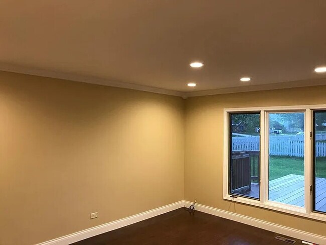 1160 Hassell Rd in Hoffman Estates, IL - Foto de edificio - Building Photo