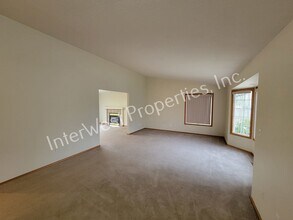 8910 SW 69th Ave in Portland, OR - Building Photo - Building Photo