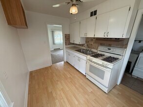 22861 Rosalind Ave in Eastpointe, MI - Building Photo - Building Photo