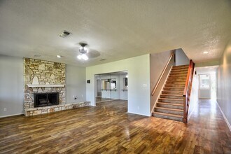 701 Oakland Hills Ln in Kerrville, TX - Building Photo - Building Photo