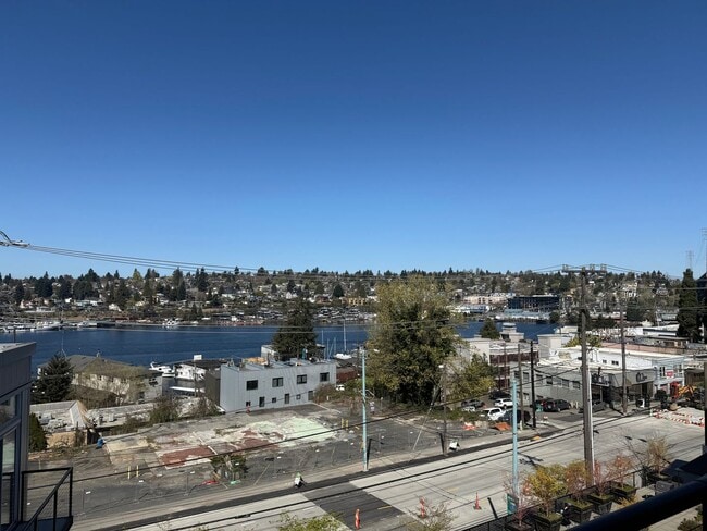 2960 Eastlake Ave E in Seattle, WA - Building Photo - Building Photo