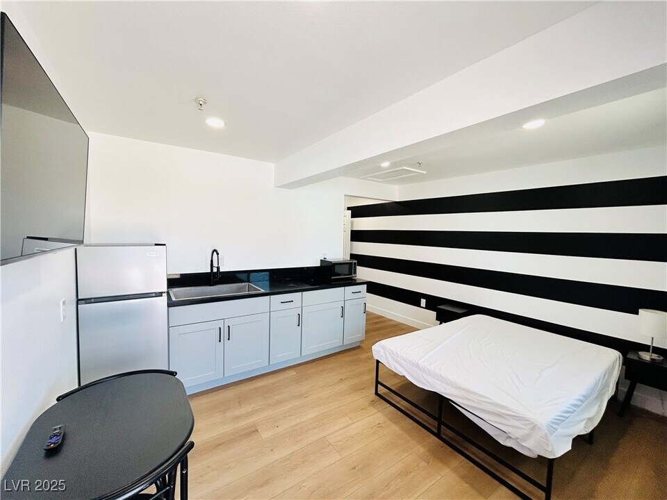 1418 S 3rd St in Las Vegas, NV - Building Photo