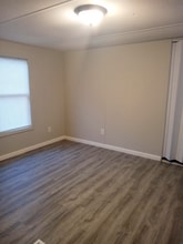 777 E Yerby St in Marshall, MO - Building Photo - Building Photo