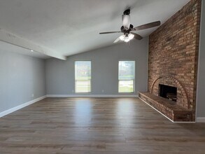 8917 Vernon Dr in Rowlett, TX - Foto de edificio - Building Photo