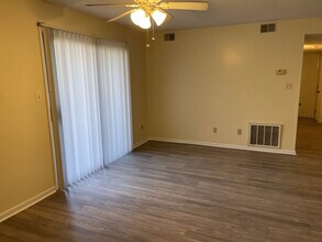 149 Windsor Castle Dr, Unit Apt. A in Newport News, VA - Foto de edificio - Building Photo