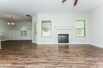 1020 Allegiance Dr in Locust Grove, GA - Foto de edificio - Building Photo