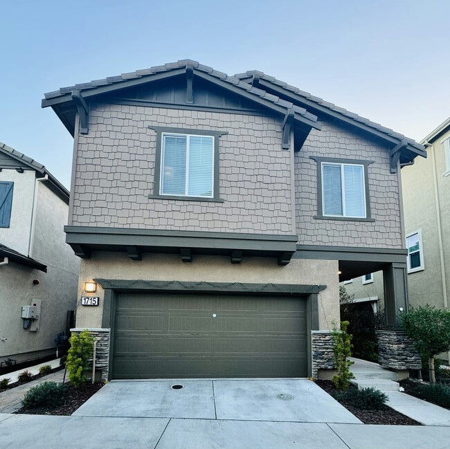 property at 1715 Tierra Ct