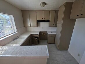 The Cloister Apartments in Los Angeles, CA - Foto de edificio - Building Photo