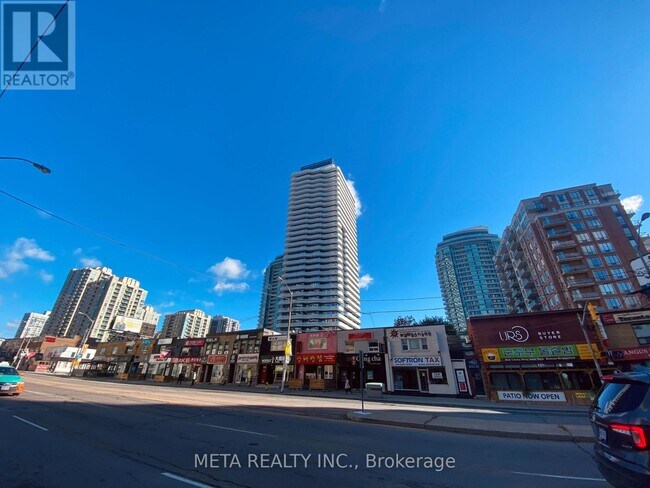 15 Holmes Ave in Toronto, ON - Building Photo - Building Photo