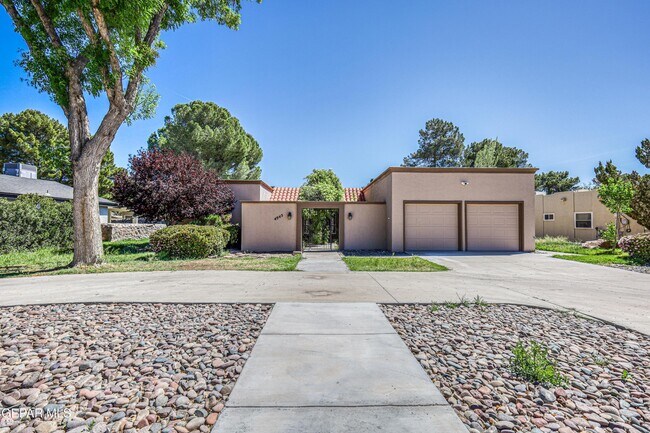 4945 Vista Grande Cir in El Paso, TX - Building Photo - Building Photo