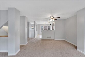 1211 Meadowbrook Dr in Canonsburg, PA - Building Photo - Building Photo